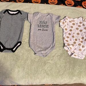 3 pack of Mas Leche onesies matching set size 6-9 mths